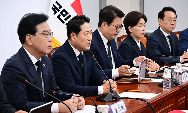 장동혁 국민의힘 대표가 13일 오전 서울 여의도 국회에서 열린 최고위원회의에 참석해 모두발언하고 있다. 이상섭 기자