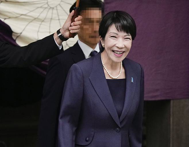 2024년 10월17일 야스쿠니 신사의 가을철 제사 첫날, 참배를 마친 다카이치 사나에 전 일본 경제안보상 ⓒKyodo 연합
