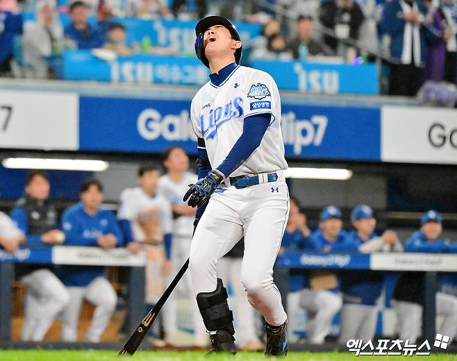 13일 오후 대구삼성라이온즈파크에서 열린 '2025 신한 SOL Bank KBO 포스트시즌' SSG 랜더스와 삼성 라이온즈의 준플레이오프 3차전 경기, 5회말 1사 2루 삼성 구자욱이 헛스윙 삼진을 당하고 있다. 대구, 김한준 기자