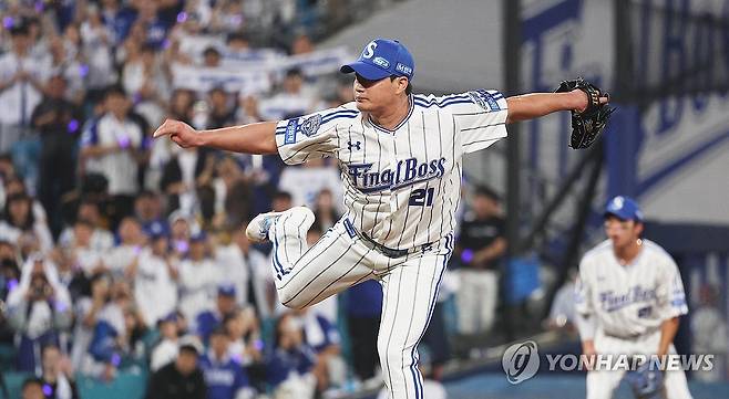 '마지막 마운드' (대구=연합뉴스) 김현태 기자 = 30일 대구 삼성라이온즈파크에서 열린 KIA와 삼성의 경기. 9회 초 이날 은퇴식을 하는 삼성의 마무리투수 오승환이 마운드에서 역투하고 있다. 2025.9.30 mtkht@yna.co.kr