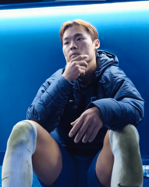 26일 스코틀랜드 글래스고에 위치한 이브록스 스타디움에서 치러진 레인저스와의 2025~26시즌 유럽축구연맹(UEFA) 유로파리그(UEL) 리그 페이즈 1차전 이후 헹크의 오현규가 생각에 잠겼다. /사진=헹크