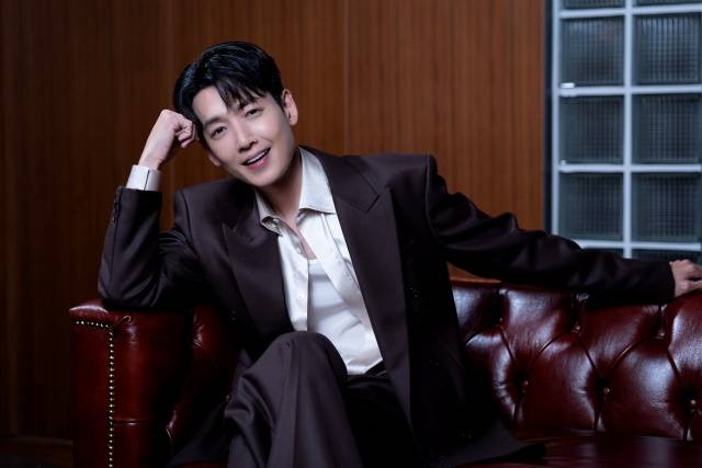 '보스'로 관객들과 만날 준비를 마친 정경호는 오는 12월까지 tvN 새 드라마 '프로보노' 촬영에 집중할 예정이다. /하이브미디어코프