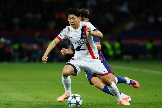 ▲ 이강인의 미래는 아직 정해지지 않았다. 그러나 잉글랜드 무대에서 다시 뛰고자 하는 구단들의 러브콜은 이미 시작됐다. 빌라의 도전이 현실로 이어질 수 있을지, 겨울 이적시장이 그 답을 줄 전망이다. ⓒ 연합뉴스/AFP