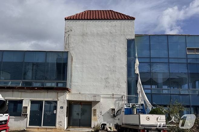 15일 울산 북구 강동 리조트 삼거리에 빈 건물이 방치돼 있다. 2025.10.15. ⓒ 뉴스1 김세은 기자