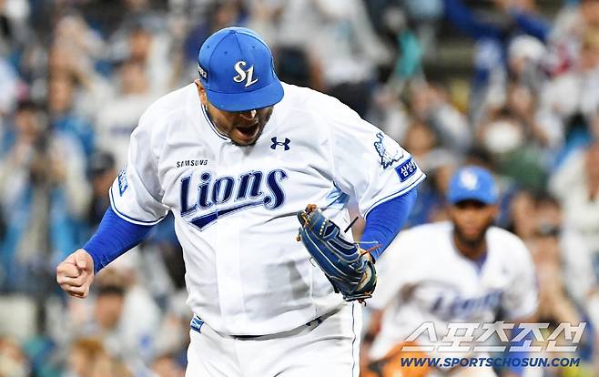 14일 대구 라이온즈파크에서 열린 삼성과 SSG의 준PO 4차전. 7회초 2사 1루 삼성 후라도가 SSG 김성욱을 땅볼 처리한 뒤 포효하고 있다. 대구=박재만 기자 pjm@sportschosun.com/2025.10.14/