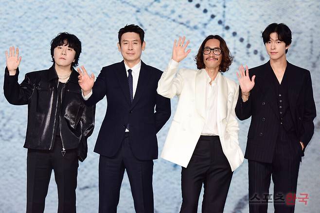 넷플릭스 영화 '굿뉴스' 제작보고회에 참석한 변성현 감독, 설경구, 류승범, 홍경. 25.10.14 ⓒ이혜영 기자 lhy@hankooki.com