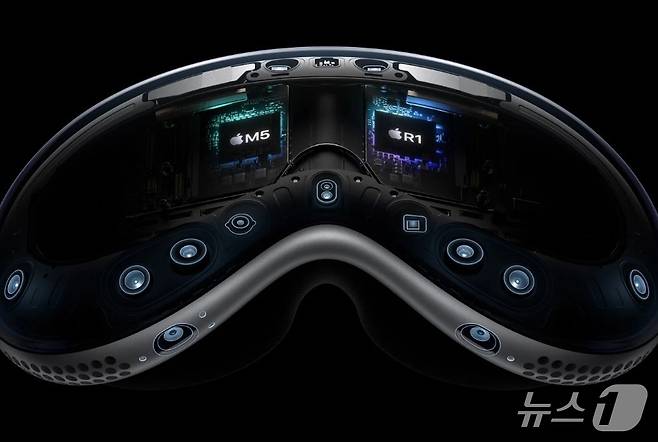 애플이 15일 공개한 '비전 프로' 신제품(애플 제공)/뉴스1