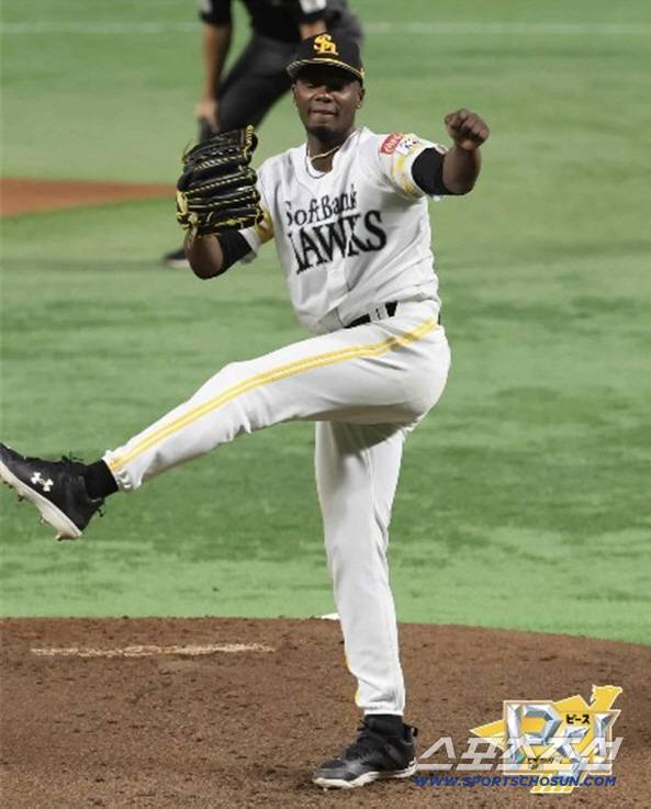 좌완 특급 모이넬로는 파이널 스테이지 첫날 니혼햄 타선을 7이닝 5안타 무실점으로 봉쇄했다. 사진캡처=소프트뱅크 호크스 SNS