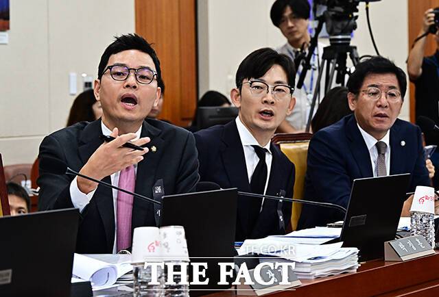 박정훈 국민의힘 의원은 김현지 대통령실 제1부속실장 관련해 경기동부연합 라인과의 연관성을 제기했다. 사진은 박정훈 국민의힘 의원(맨 왼쪽). /배정한 기자