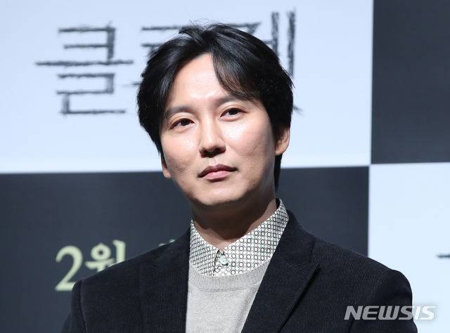 배우 김남길이 제작한 단편영화 '문을 여는 법(The Way to Open the Door)'이 국제샤르자국제어린이청소년영화제(SICFF) 단편 경쟁 부문 수상작에 이름을 올렸다./사진=뉴시스