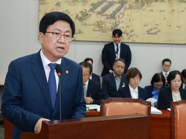 ▲14일 서울 여의도 국회에서 열린 교육부, 국가교육위원회 등에 대한 교육위원회 국정감사에서 최교진 교육부 장관이 기관보고하고 있다. ⓒ연합뉴스