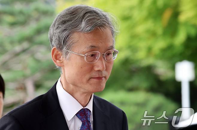 조희대 대법원장이 17일 오전 서울 서초구 대법원 청사로 출근을 하고 있다. 2025.10.17/뉴스1 ⓒ News1 김명섭 기자