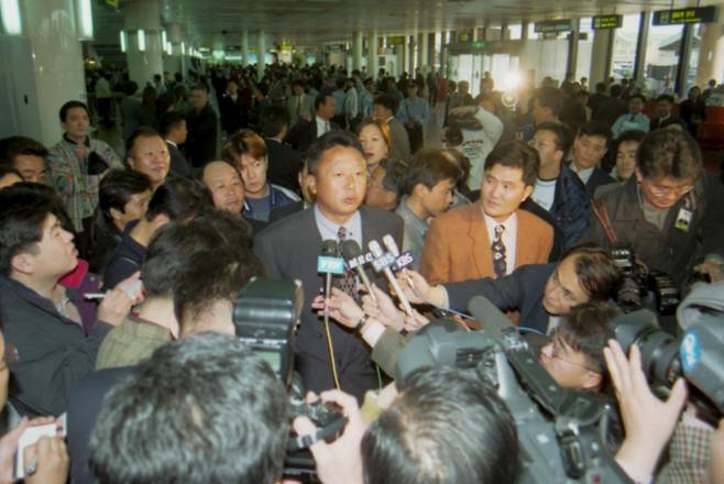 1997년 성공적으로 시즌을 마친 뒤 김포공항에 입국한 선동열. IS 포토