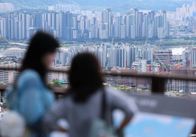 서울 남산에서 바라본 아파트 단지 모습. 사진=뉴스1