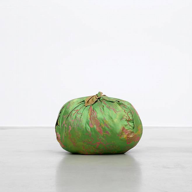 김수자 '보따리'. SK 포도뮤지엄