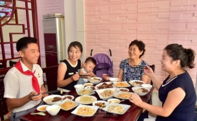 평양 창광음식점거리 짜장면집의 모습. 평양 조선신보=연합뉴스