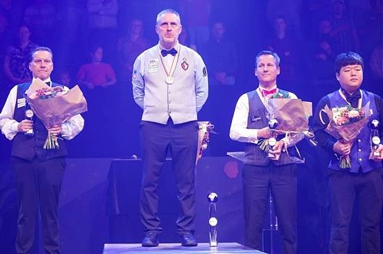 시상대에 선 입상자. (왼쪽부터) 준우승 멕스, 우승 쿠드롱, 공동3위 카호퍼 조명우. (사진=SOOP)