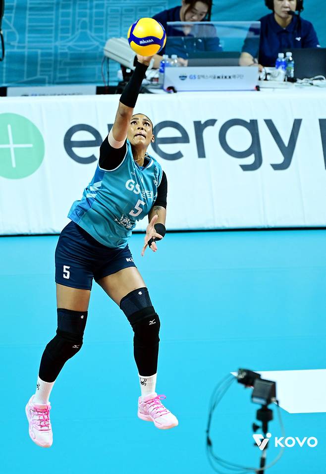공격을 시도하는 실바. 제공 | 한국배구연맹