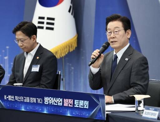 이재명 대통령이 20일 경기 고양시 일산서구 킨텍스에서 열린 방위산업 발전토론회에서 모두발언을 하고 있다.(대통령실사진기자단)