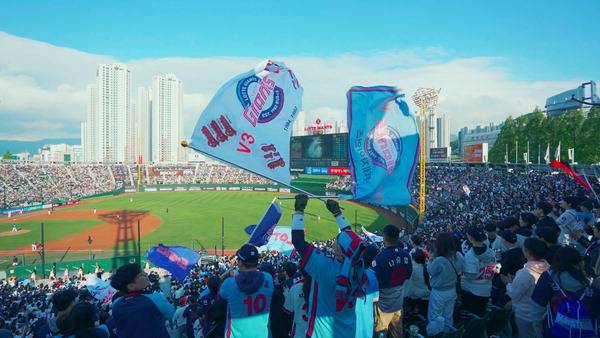 다큐멘터리 ‘다시 나는 갈매기’의 한 장면.