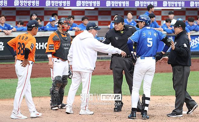 ▲ 구자욱은 폰세가 해당 규정을 모르고 있었다는 것에 그럴 리가 없다고 반박한다 ⓒ곽혜미 기자