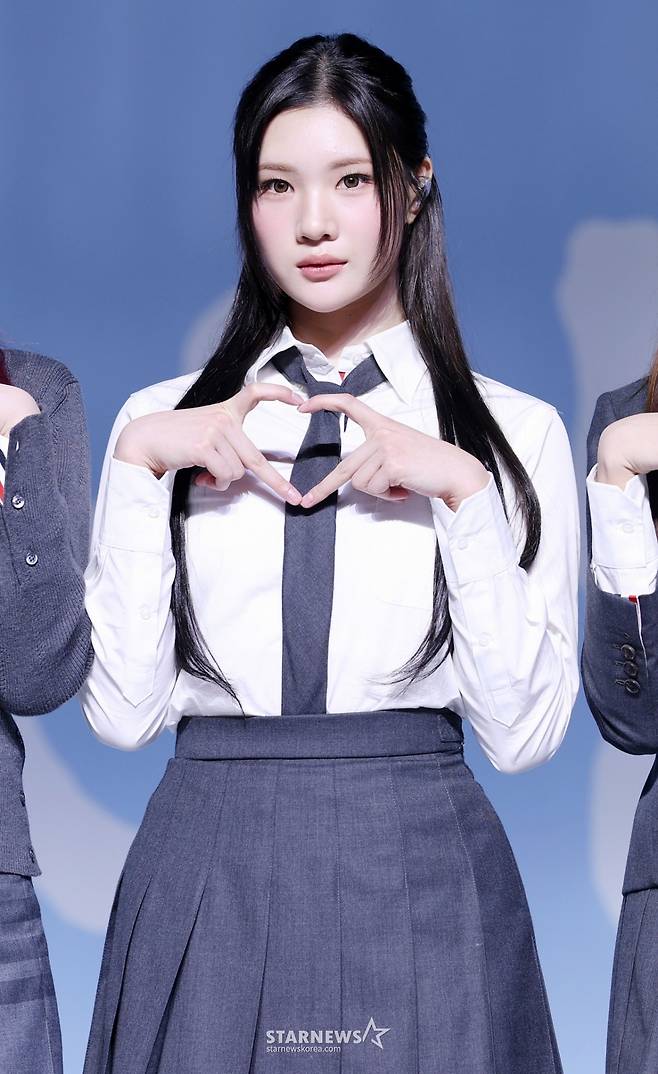 그룹 하츠투하츠 주은이 20일 서울 용산구 블루스퀘어에서 진행된 첫 미니앨범 'FOCUS' 발매 기념 쇼케이스에서 포즈를 취하고 있다. /2025.10.20 /사진=김휘선 hwijpg@