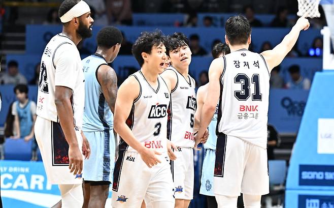 허웅이 포효하고 있다. 사진 | KBL