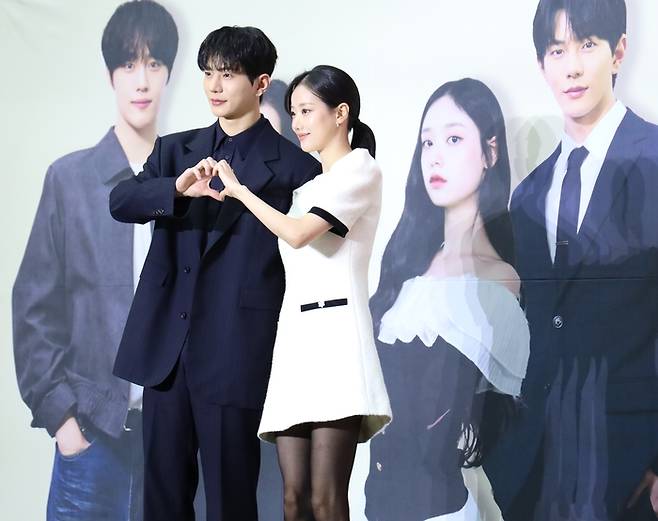 ‘마이리틀셰프’ 제작발표회에 참석한 최보민(왼쪽), 이나은. 사진 | 마인즈그라운드