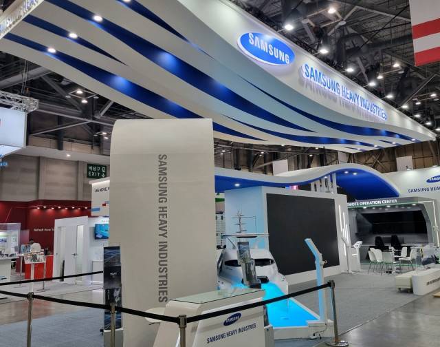 삼성중공업이 21~24일 부산 벡스코(BEXCO)에서 열리는 '국제조선 및 해양산업전(코마린·KORMARINE) 2025'에 참가한다. 코마린 2025에 설치된 삼성중공업 부스 전경. /삼성중공업