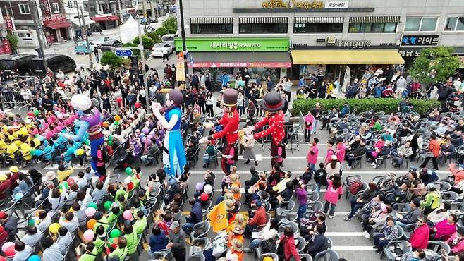 지난해 ‘제1회 양천가족 거리축제’ 거리 퍼레이드 모습. 양천구 제공.