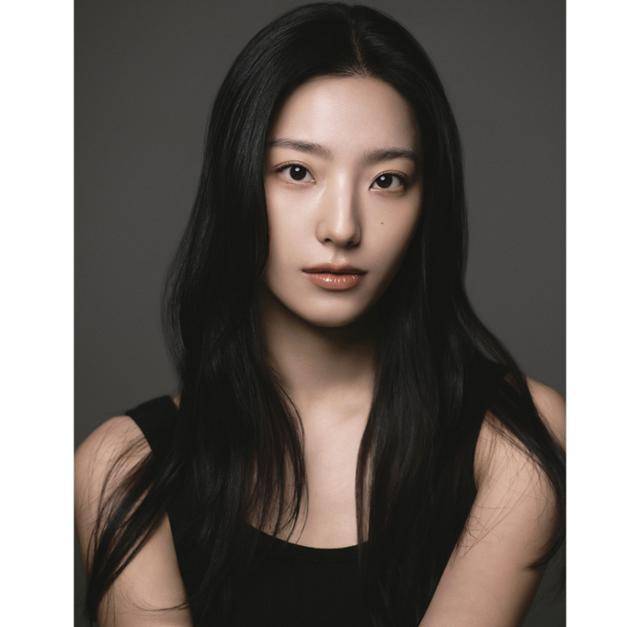 그룹 프로미스나인 출신 이새롬이 배우로 전향, 활동 2막을 연다. 333 제공