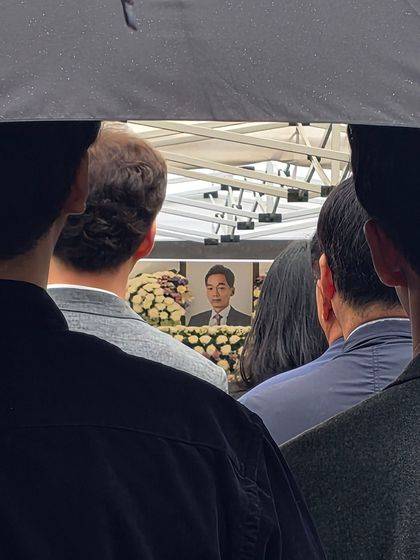 지난 14일 경기 양평군청에서 50대 사무관급 공무원 정모씨의 영결식이 엄수됐다. 정씨는 양평 공흥개발지구 특혜 의혹과 관련해 김건희특검의 조사를 받은 후 자택에서 숨진 채 발견됐다. 김민정 기자