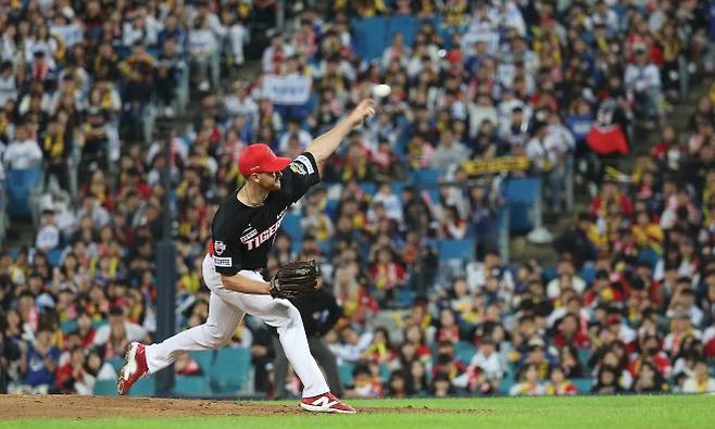 2024 KBO리그 포스트시즌 한국시리즈 3차전에서 KIA 타이거즈 선발 투수로 마운드에 올라 역투하고 있는 에릭 라워(KBO 등록명 라우어). 대구 연합뉴스