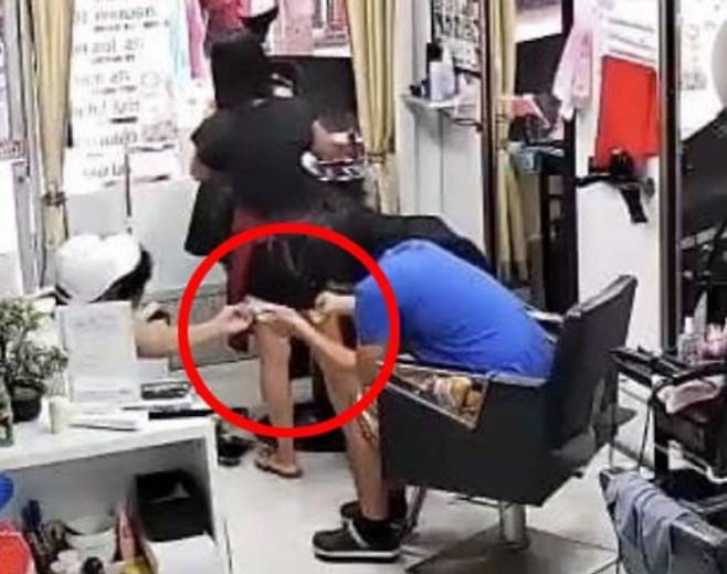 태국을 찾은 일본인 남성 관광객들이 미용실에서 태국인 미용사에게 성추행을 가하는 영상이 공개됐다. SNS 영상 캡처