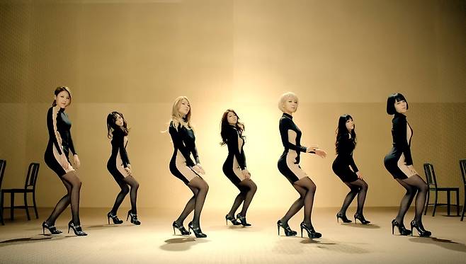 AOA ‘짧은 치마’ MV 캡처.