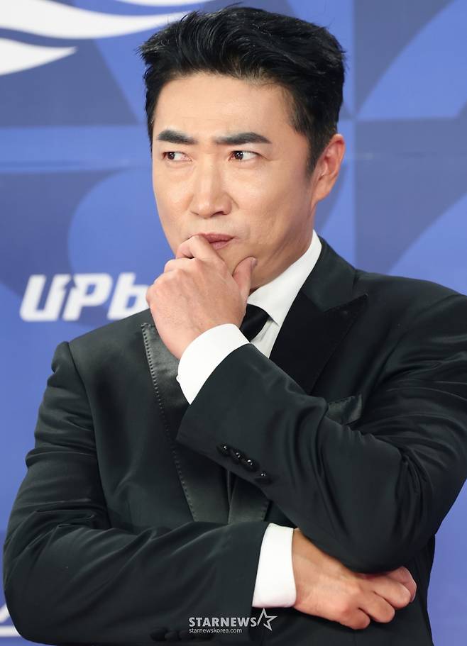 (인천=뉴스1) 권현진 기자 = 방송인 장동민이 18일 인천 중구 파라다이스시티에서 열린 ‘제4회 청룡시리즈어워즈’ 레드카펫 행사에 참석해 포즈를 취하고 있다. 2025.7.18/뉴스1 Copyright (C) 뉴스1. All rights reserved. 무단 전재 및 재배포, AI학습 이용 금지. /사진=(인천=뉴스1) 권현진 기자