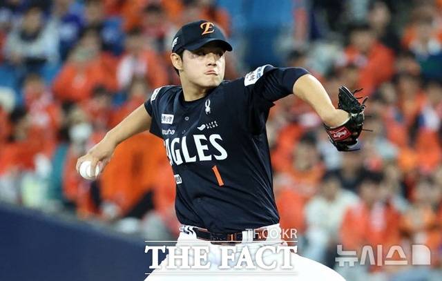 한화 이글스 문동주가 삼성 라이온즈와의 플레이오프에서 불펜으로 변신, 팀을 승리로 이끌었다. 21일 3차전에서 4이닝 무실점으로 팀 승리를 지켰다. /대구=뉴시스