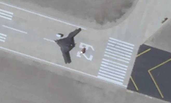 지난 9월 중국 신장 위구르자치구의 대형 시험비행장에서 위성사진으로 확인된 'GJ-X' 추정 기체. /더워존