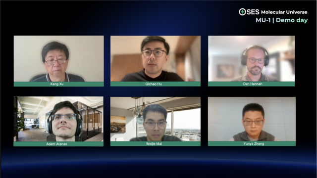 치차오 후(윗줄 가운데) SES AI CEO가 21일 라이브데모에서 MU-1에 대해 설명하고 있다. SES AI 제공.