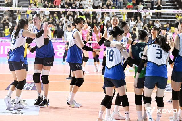 현대건설이 흥국생명을 만나 시즌 첫 경기를 승리로 장식했다./KOVO