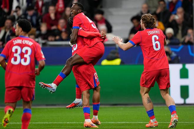 선취골을 넣고 기뻐하는 윌리안 파초. AP연합뉴스