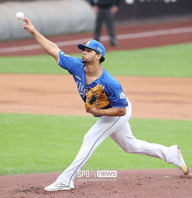 ▲ 1차전 선발로 나섰던 가라비토는 4차전에 불펜에서 대기한다 ⓒ곽혜미 기자