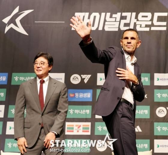 황선홍(왼쪽) 감독과 거스 포옛 감독. /사진=강영조 선임 기자