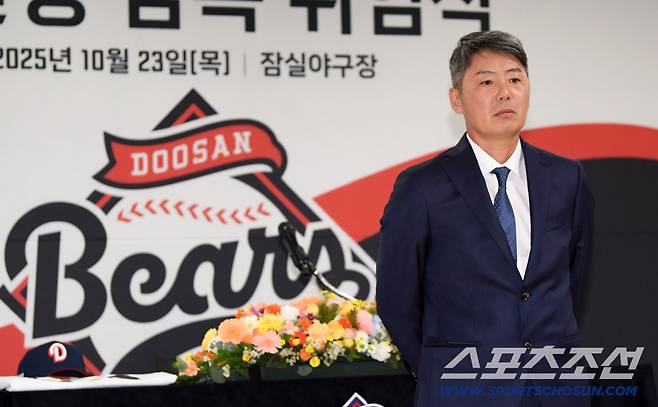 긴장한 표정이던 김원형 감독.