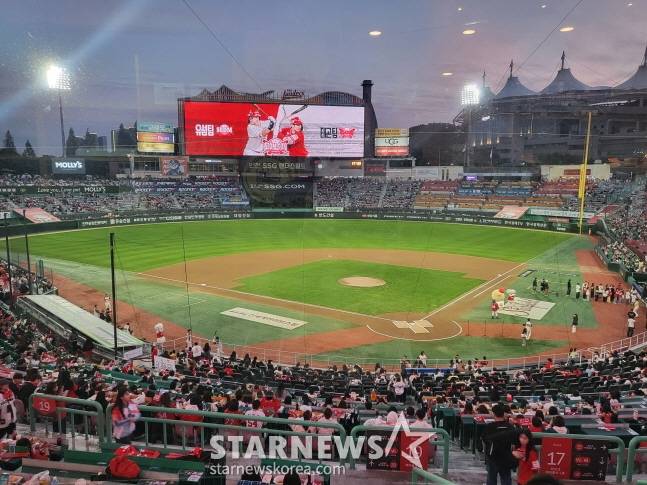 경기를 앞둔 SSG랜더스필드 전경. /사진=안호근 기자