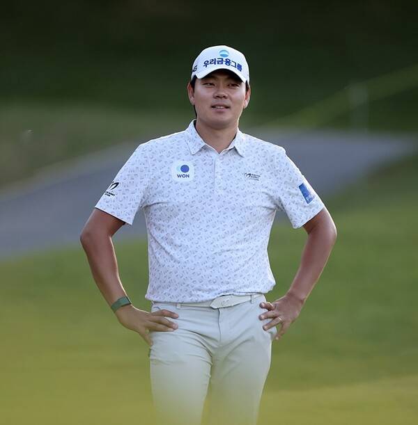 한국프로골프(KPGA) 투어와 DP월드투어(옛 유러피언투어)가 공동 주관하는 2025년 제네시스 챔피언십에 출전한 이정환 프로가 2라운드에서 경기하는 모습이다. 사진제공=KPGA (사진을 무단으로 사용하지 마십시오.)