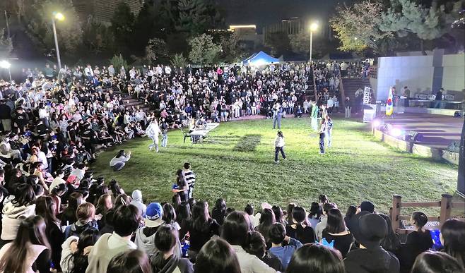 지난 25일 현풍 포산공원에서 ‘달성의 빛날 미래, With Youth’를 주제로 열린 ‘2025 달성군 청소년 축제’ 전경.