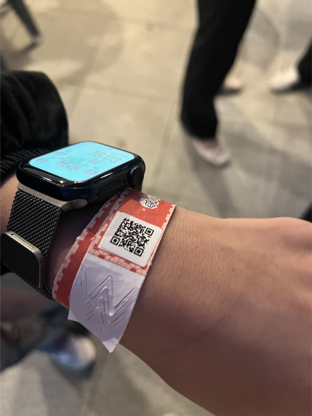 시민들은 체크인 부스에서 인적사항을 등록하면 '나만의 QR코드'를 부여받을 수 있다. 김정원 기자