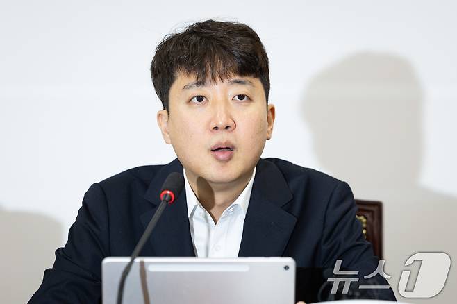 이준석 개혁신당 대표가 16일 서울 여의도 국회에서 열린 최고위원회의에서 모두 발언을 하고 있다. 2025.10.16/뉴스1 ⓒ News1 유승관 기자