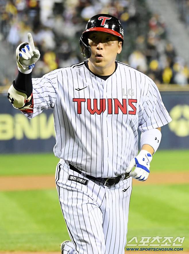 22일 잠실구장에서 열린 LG 트윈스 청백전. LG 김현수가 솔로포를 날린 뒤 환호하고 있다. 잠실=박재만 기자 pjm@sportschosun.com/2025.10.22/